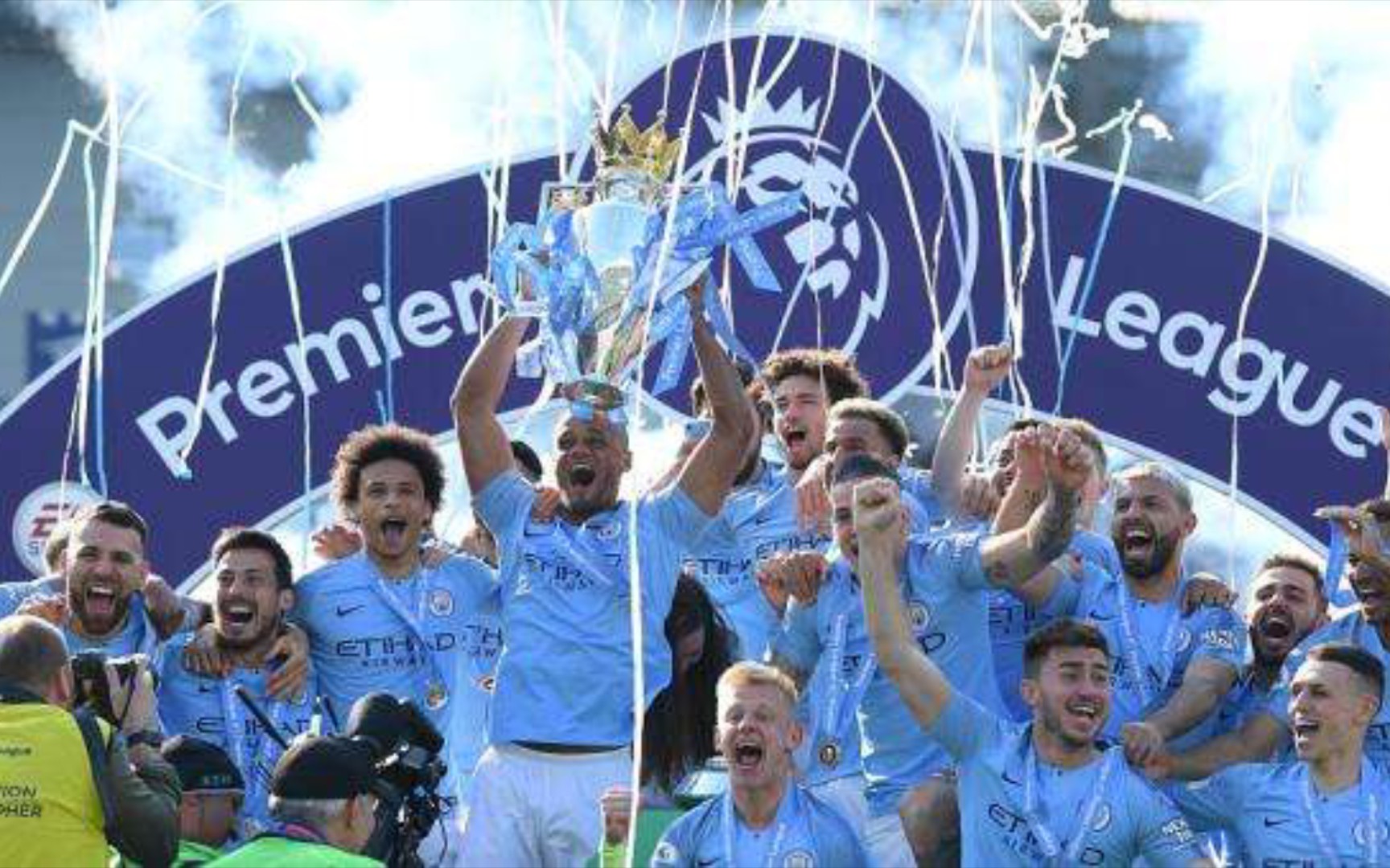 不仅熟悉蔚 不仅熟悉蔚