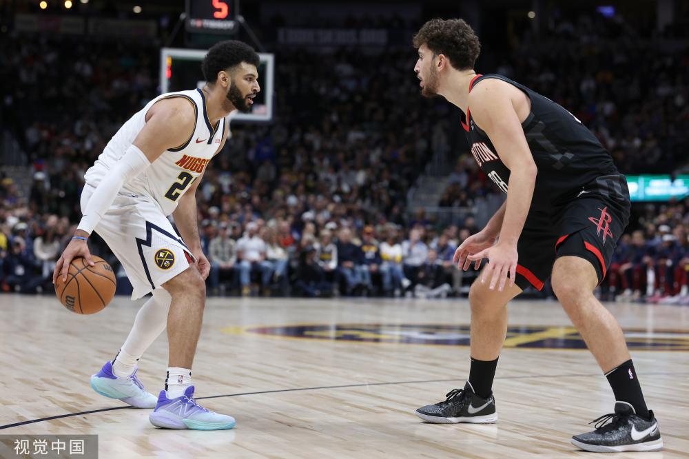 亮相其中 亮相其中